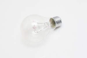 ŻARÓWKA 150W E27 230V WSTRZĄSOODPORNA A65 PRZEZROCZYSTA PIŁA